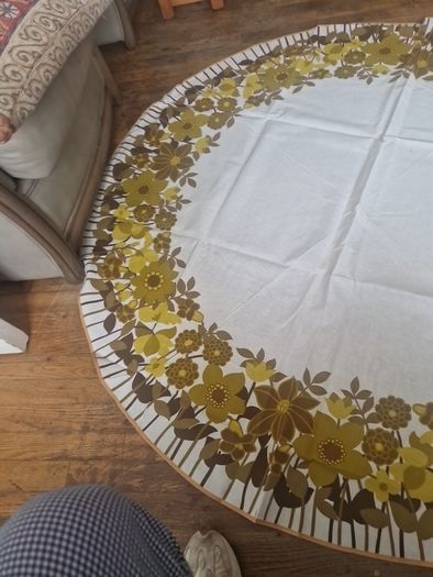 Retro tablecover