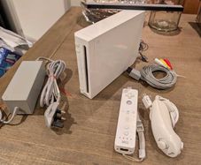Nintendo Wii Bundle - #414