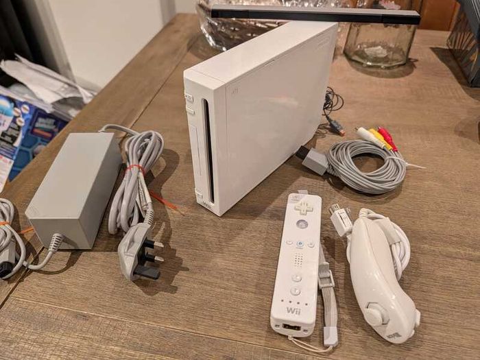 Nintendo Wii Bundle - #415