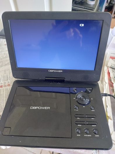 5 Portable DVD Players, all working, but no charges for them, all in very good condition