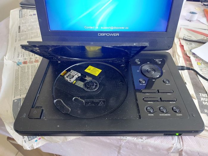 5 Portable DVD Players, all working, but no charges for them, all in very good condition