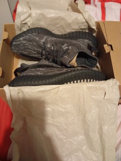 men's Yeezy size 8 worn once good as new.