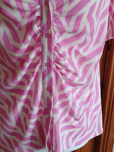 BNWTS Dunnes ladies pink and white short sleeve blouse size 18