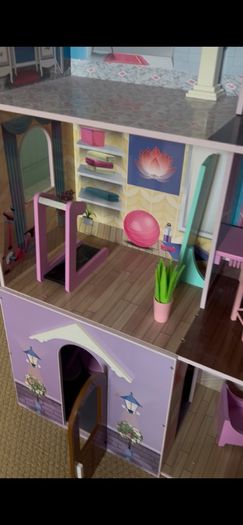Barbie dream house, Doll house