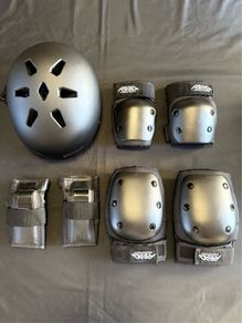 REKD Elite 2.0 Helmet + Knee Elbow & Wrist Pads S/M Unused