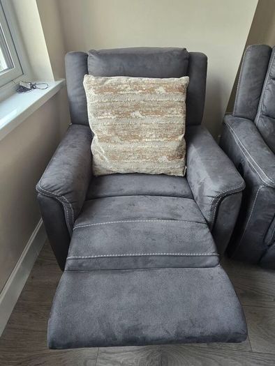 Recliner 3 seater and recliner 1 seater