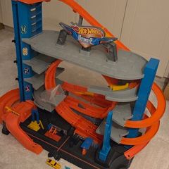 Hot Wheels Garage