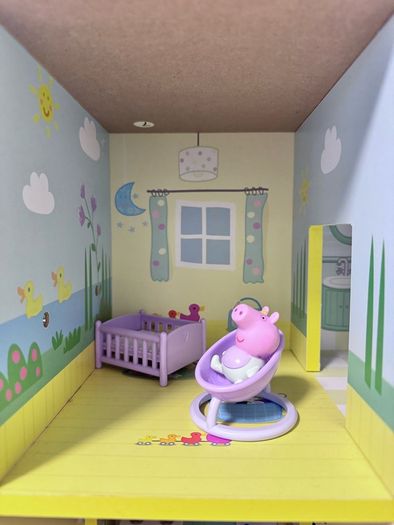 Peppa Pig wooden house with Baby Evie RRP 69.99