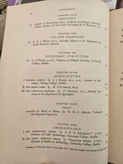 A View Of Ireland. 12 Essays On Different Aspects Of Irish Life And The Irish Countryside.  Edited By James Meenan & David A. Webb. First Edition Large Volume Hardback In Good Condition. See Photos For Same.