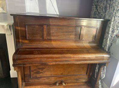 piano as is working needs tlc