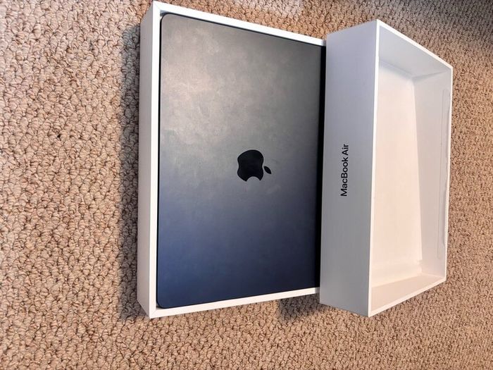 MacBook Air 2025 13 m4 chip 16 gb 256gb new