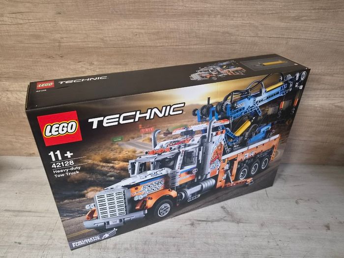 Lego 42128 Heavy Duty Tow Truck