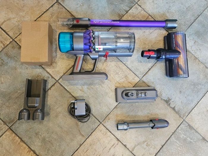 Dyson 5 gen with 2 Batteries