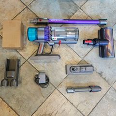 Dyson 5 gen with 2 Batteries