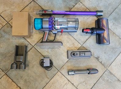 Dyson 5 gen with 2 Batteries