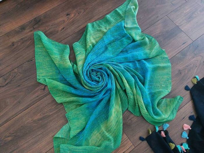 Lot of 8 square scarves
