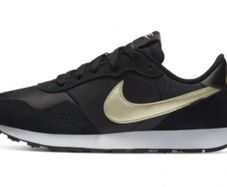 Nike MD Valiant GS 'Black Metallic Gold Star'. Size 6. NEW