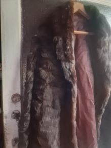 Vintage ladies real fur coat (post incl)