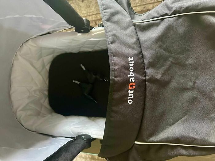 OutnAbout Nipper Carrycot   135 Bassinet
