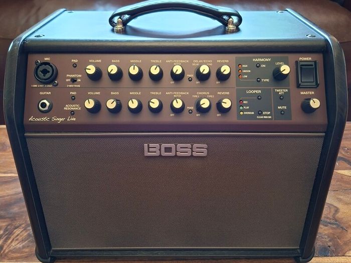 BOSS Acoustic amplifier