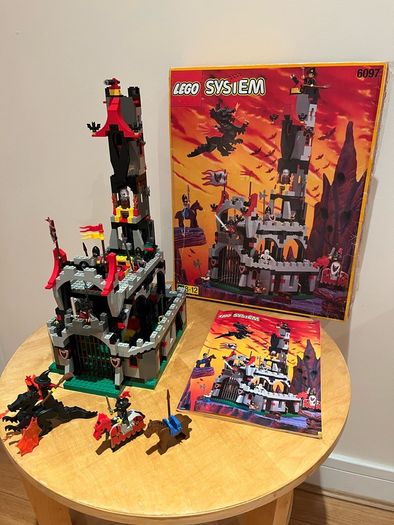 (Ultra Rare) Lego 6097 Night Lord's Castle - Complete Original Set