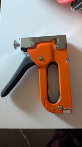 Staple Gun and Staples