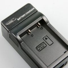 NP-W126 / NP-W126S Travel & Car Charger for Fujifilm