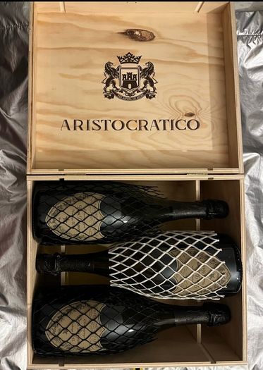 Wooden Wine champagne Box holds 6 bottles