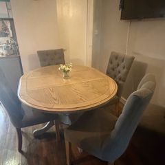 Easy Living Dining Table and Chairs