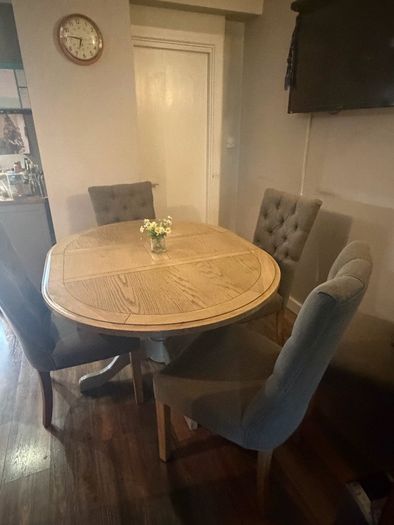 Easy Living Dining Table and Chairs