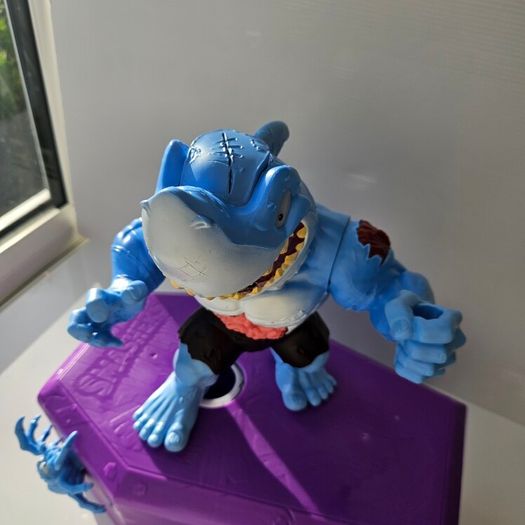 Zuru Smashers Mega Horror House Blood Shark interactive figure with coffin weapon and mini monsters