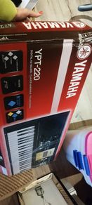 Yamaha Keyboard and stand