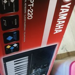 Yamaha Keyboard and stand