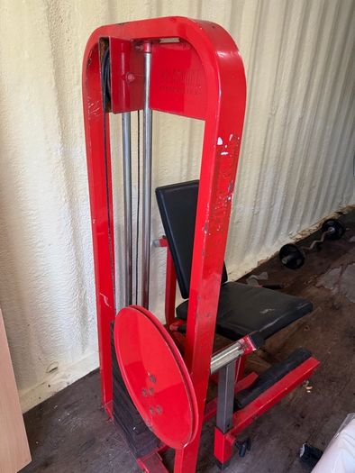 FREE  - leg extension machine