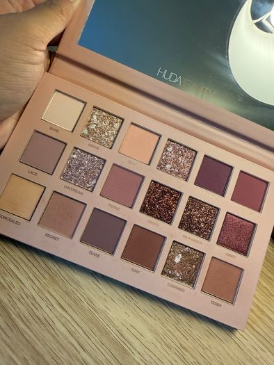 Huda Beauty Eye Shadow Palette