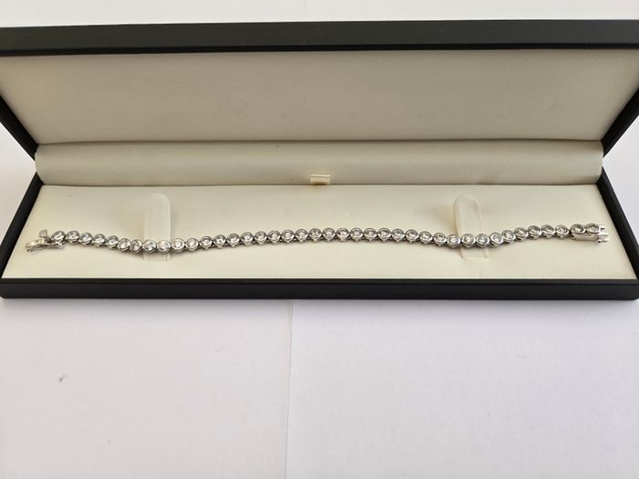 Brand New 925 Hallmarked Silver Tennis Bracelet