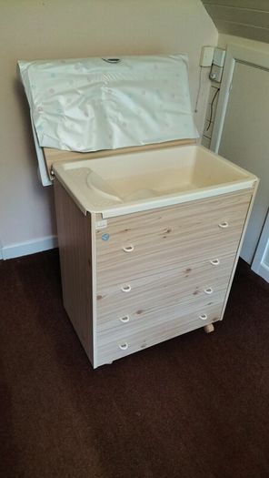baby changing table, bath and drawers all in one!!!