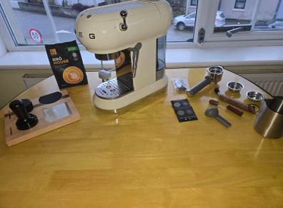 Smeg coffee machine & accessories