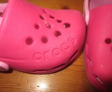 PINK crocs    size 5