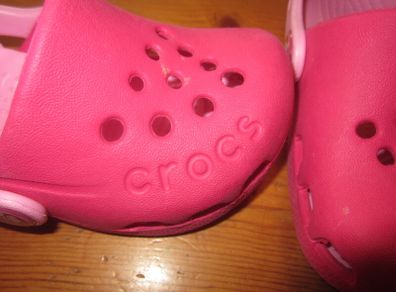 PINK crocs    size 5