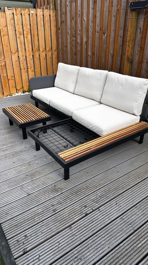 Garden Set with extra cushions and cover - like new