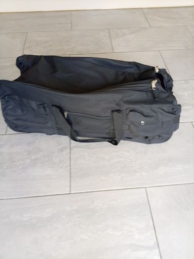 wheeled holdall