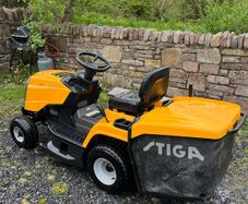 Ride on lawnmower