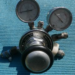 Gas Pressure Regulator With 2 Gauges