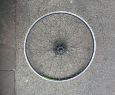 27,5 rear wheel with 8 cassette, v-brake type.