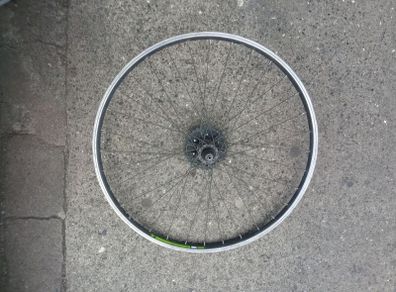 27,5 rear wheel with 8 cassette, v-brake type.