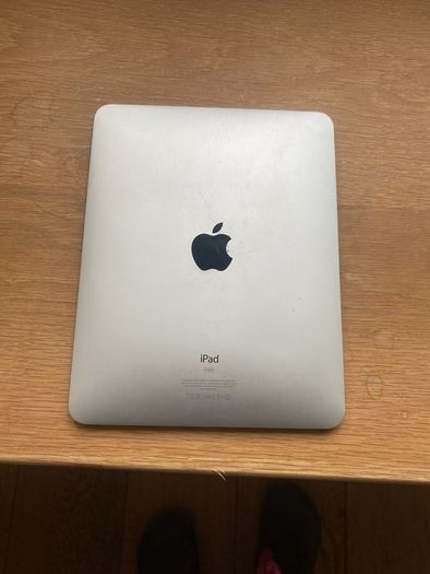 Apple iPad 1st Generation A1219 64GB Vintage Collectible
