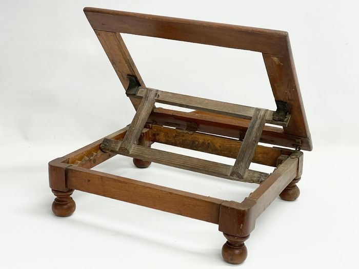 Victorian tabletop reading stand. 39x34cm