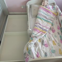 Toddlers bed with duvets, pillows, sheets & mattress protectors