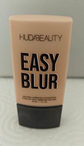 Huda easy blue foundation